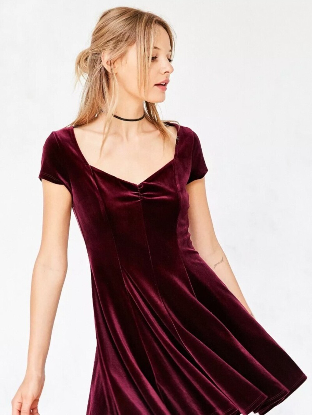 Kimchi Blue by UO Maroon Velvet Sweetheart Mini Dress - Size - Medium